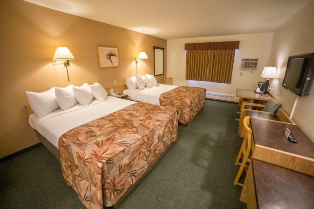 Woodland Inn Meadow Lake Exterior photo